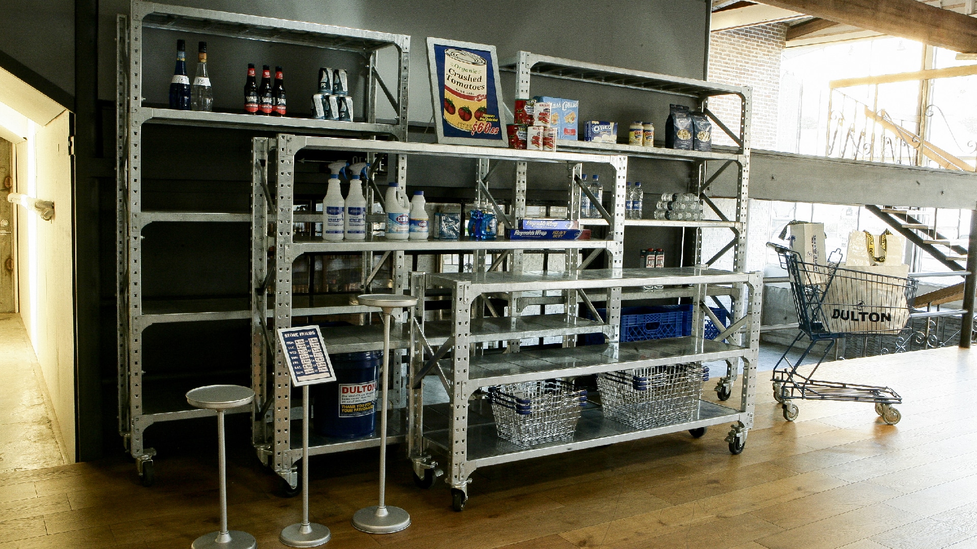 Store fixture
