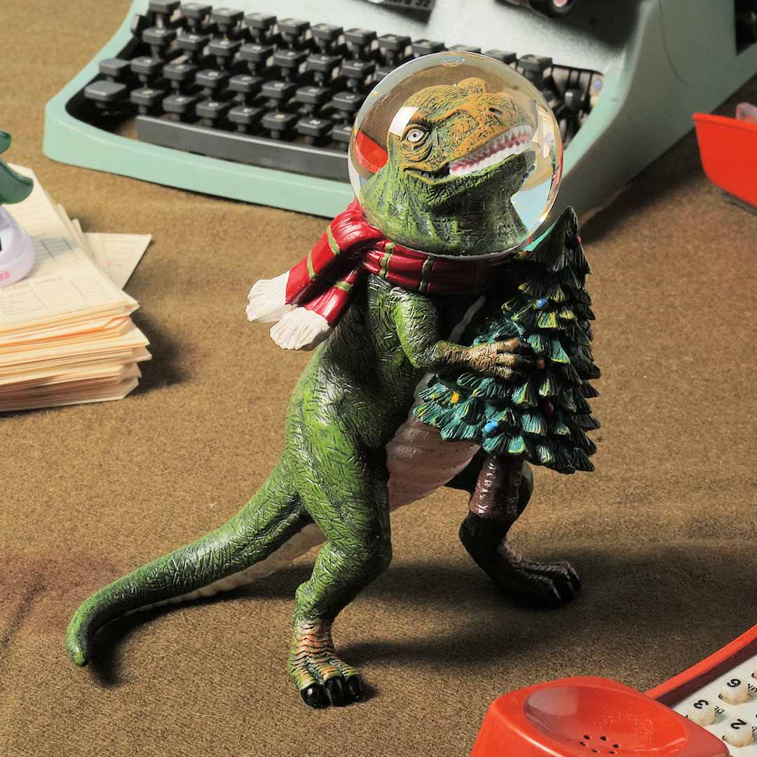 GLOBE DINOSAUR HOLD ON TREE