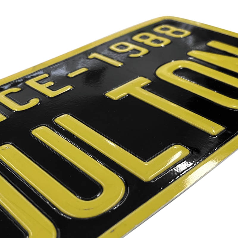 EMBOSS HOUSE PLATE DOUBLE BLACK/YELLOW