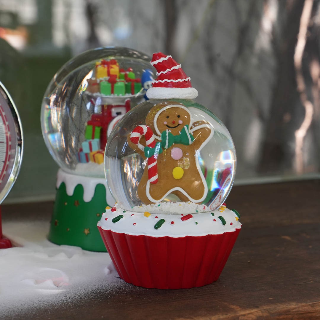 SNOWGLOBE GINGER MAN
