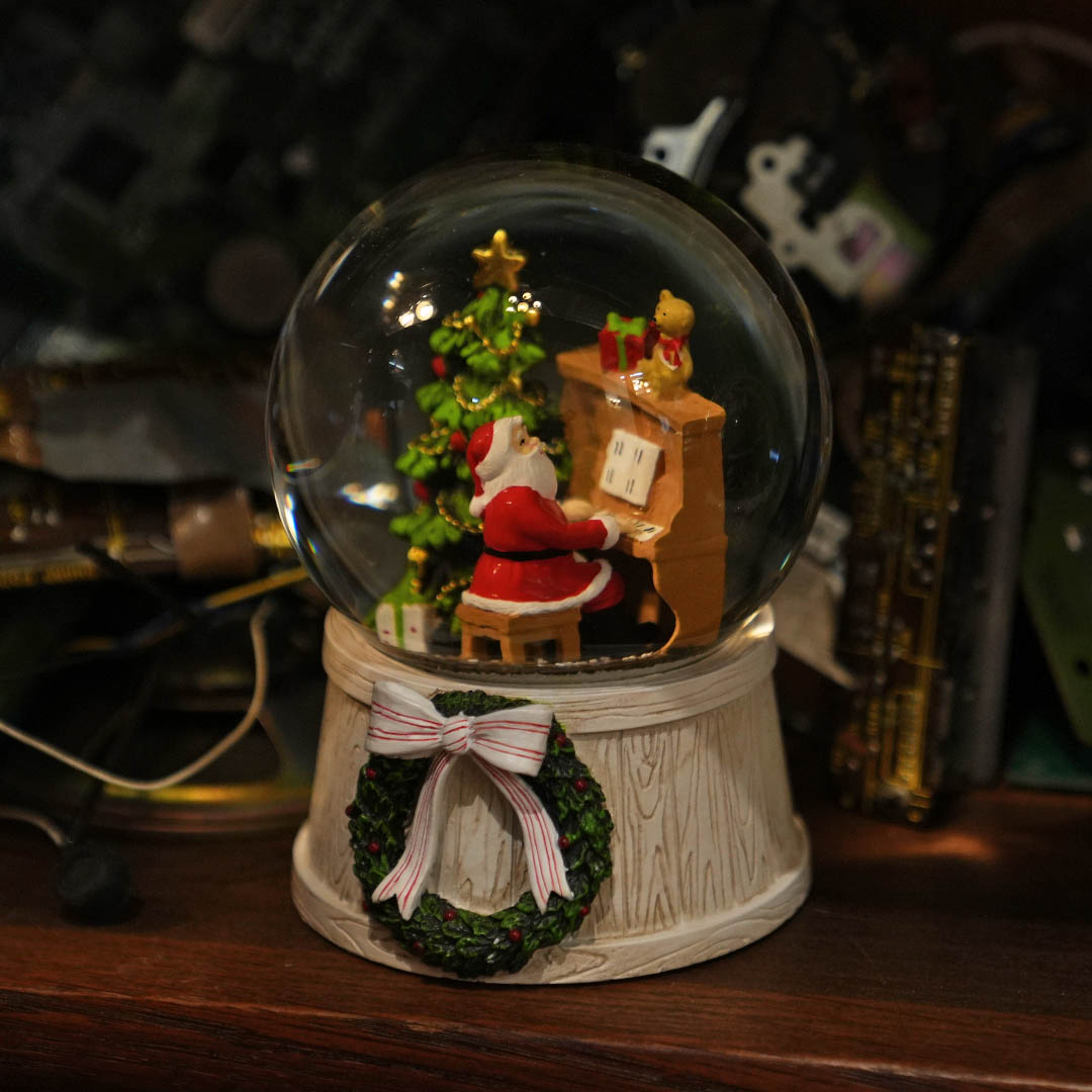 SNOWGLOBE MELODY PIANIST