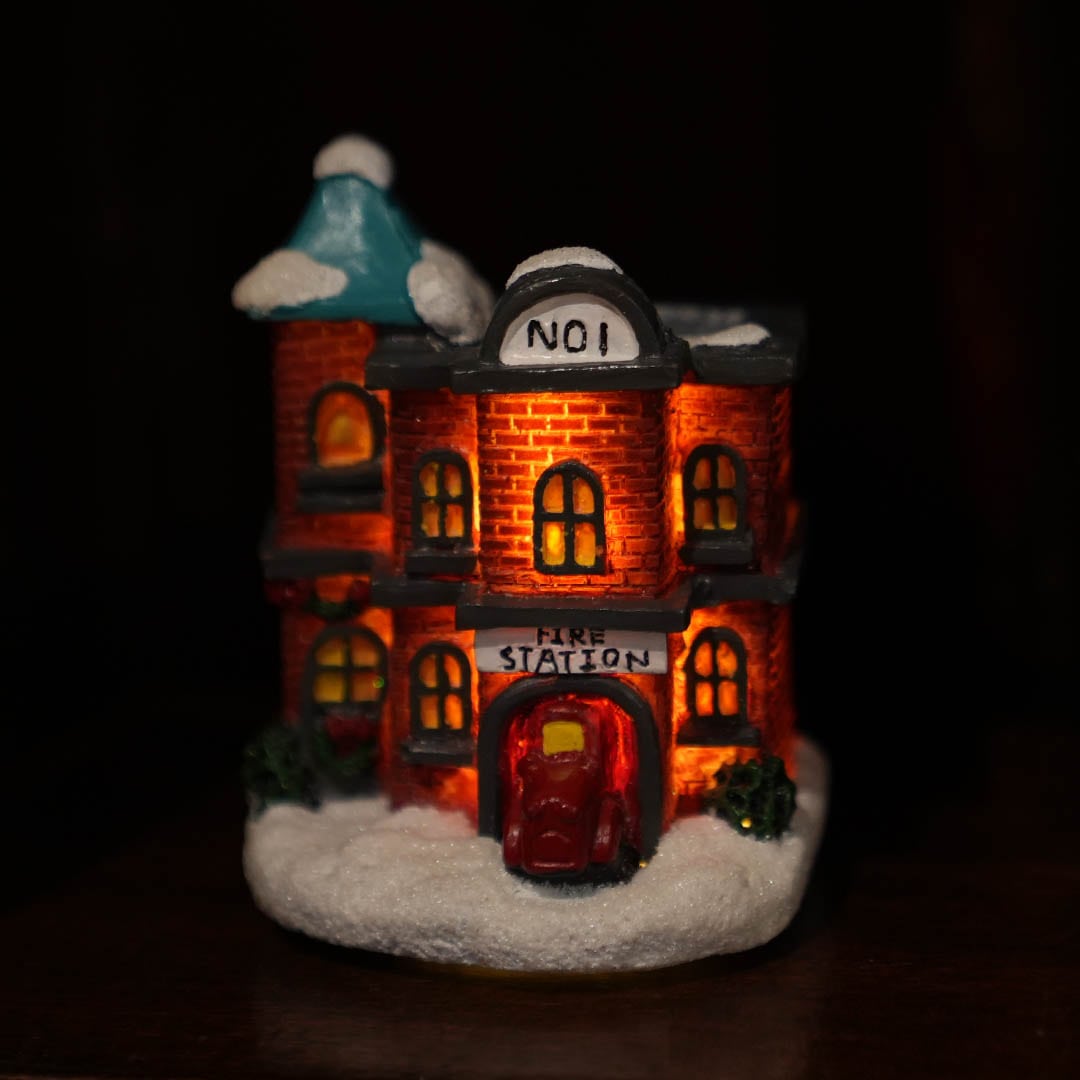 LED GLOW HOUSE FIRE STATION