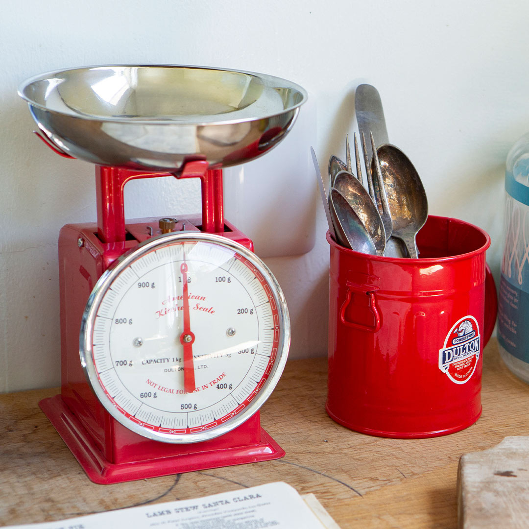 AMERICAN KITCHEN SCALE RED