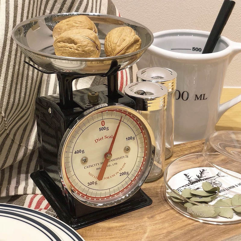 DIET SCALE BLACK