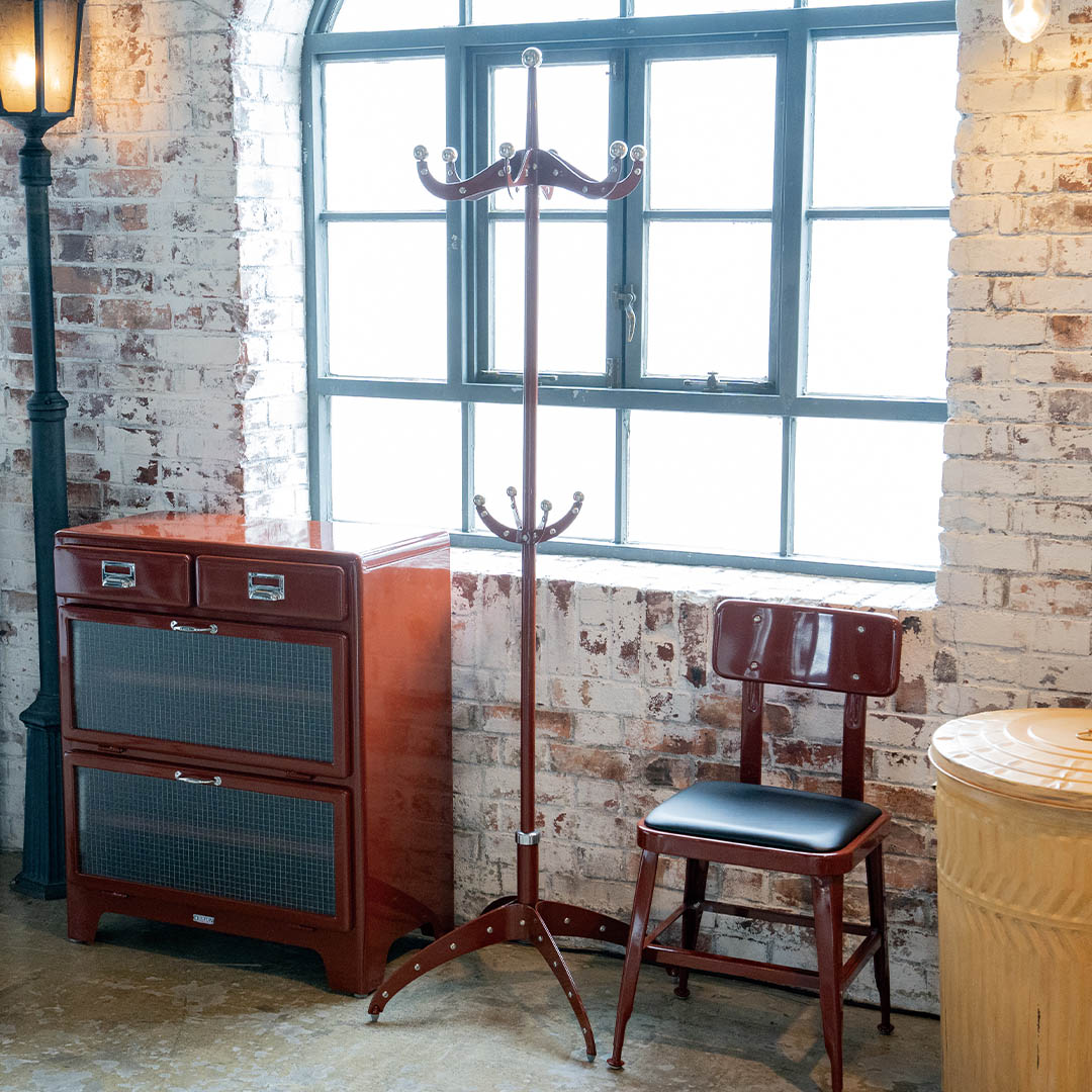 COAT HANGER SPRINGBOK BRICK BROWN