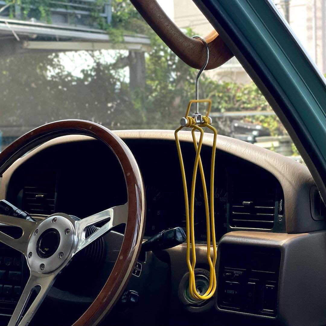FOLDING HANGER YELLOW