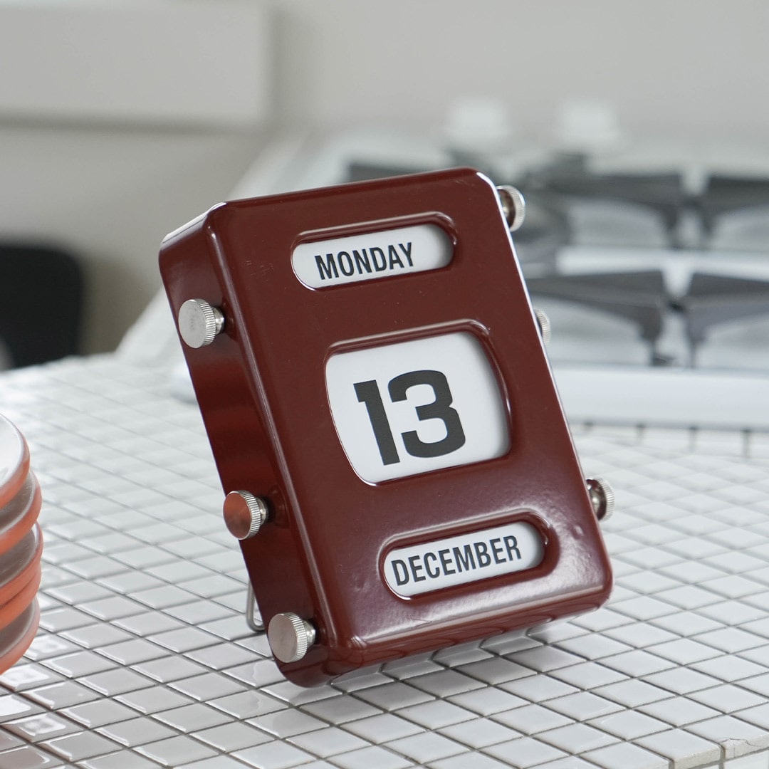 PERPETUAL CALENDAR BRICK BROWN