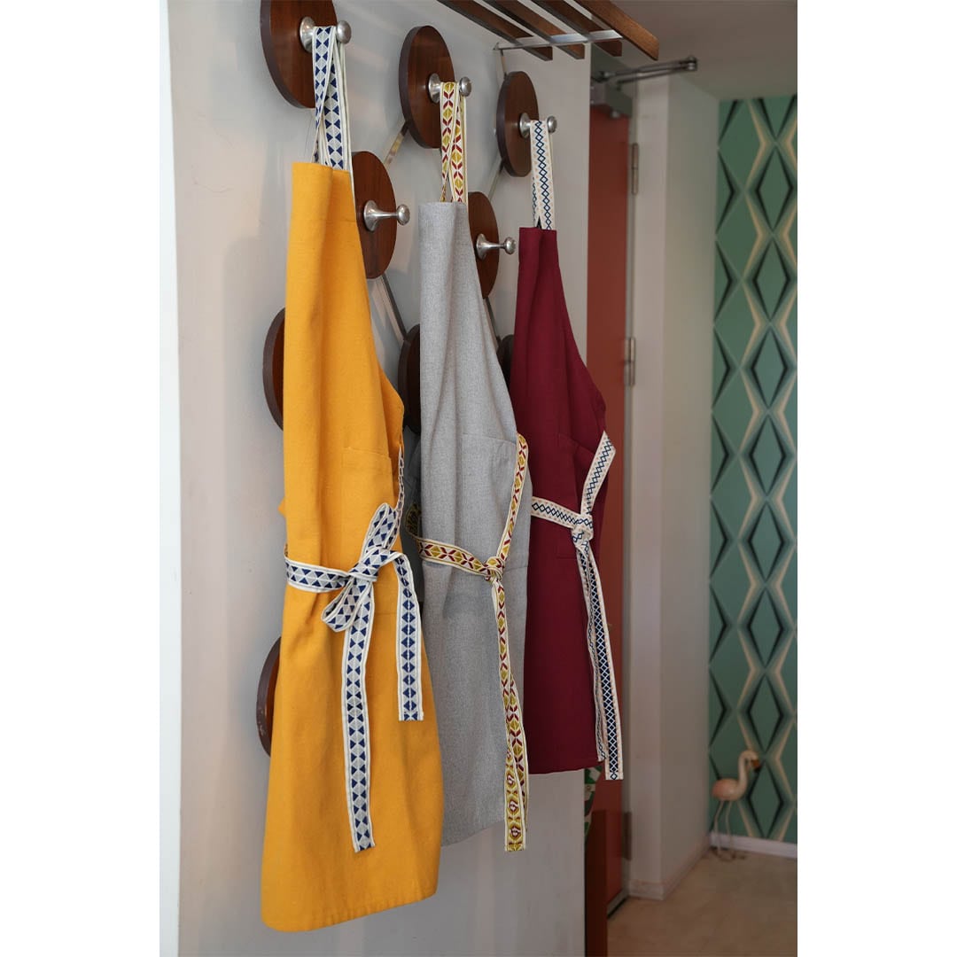 APRON WITH RIBBON YELLOW
