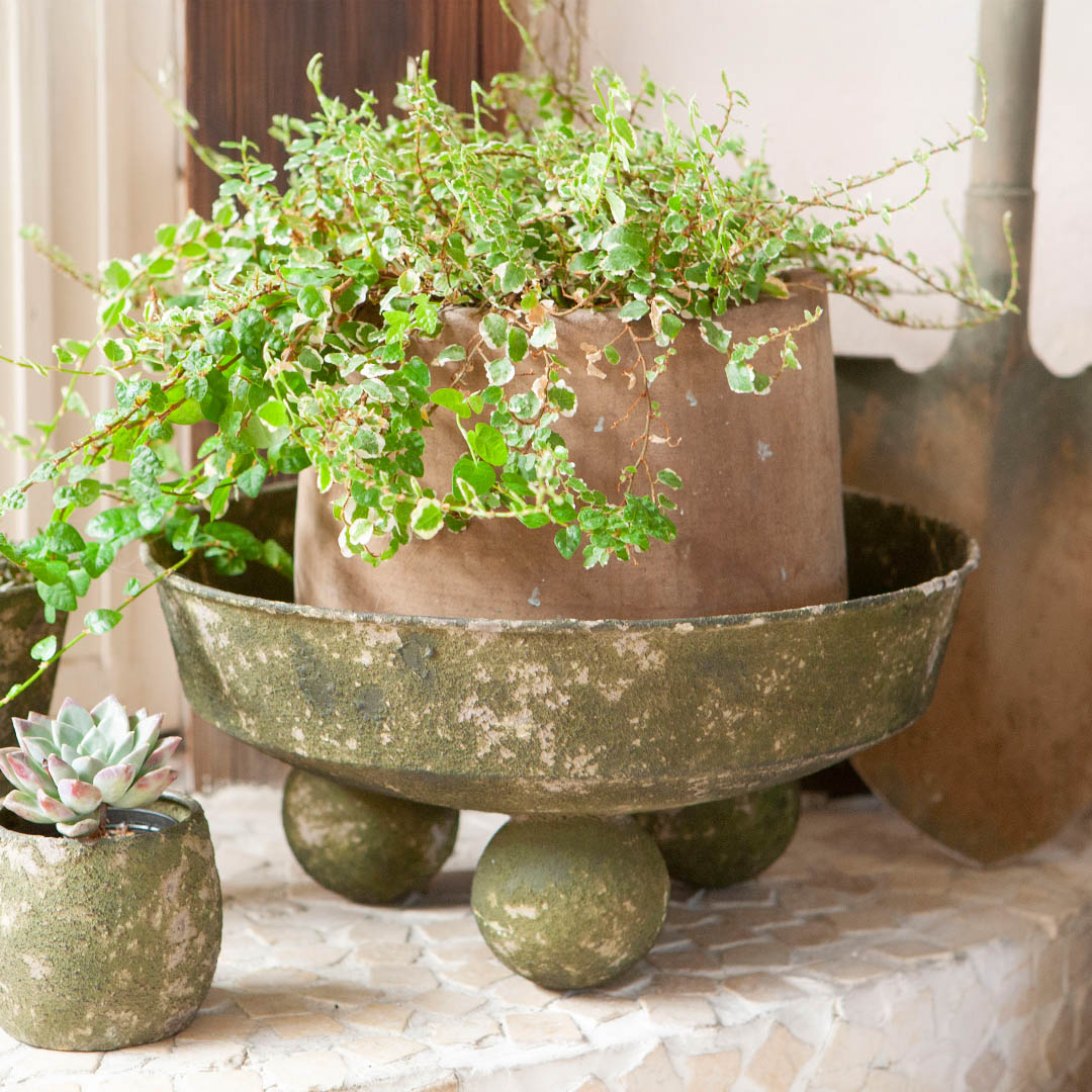 MOSS IRON VASE A