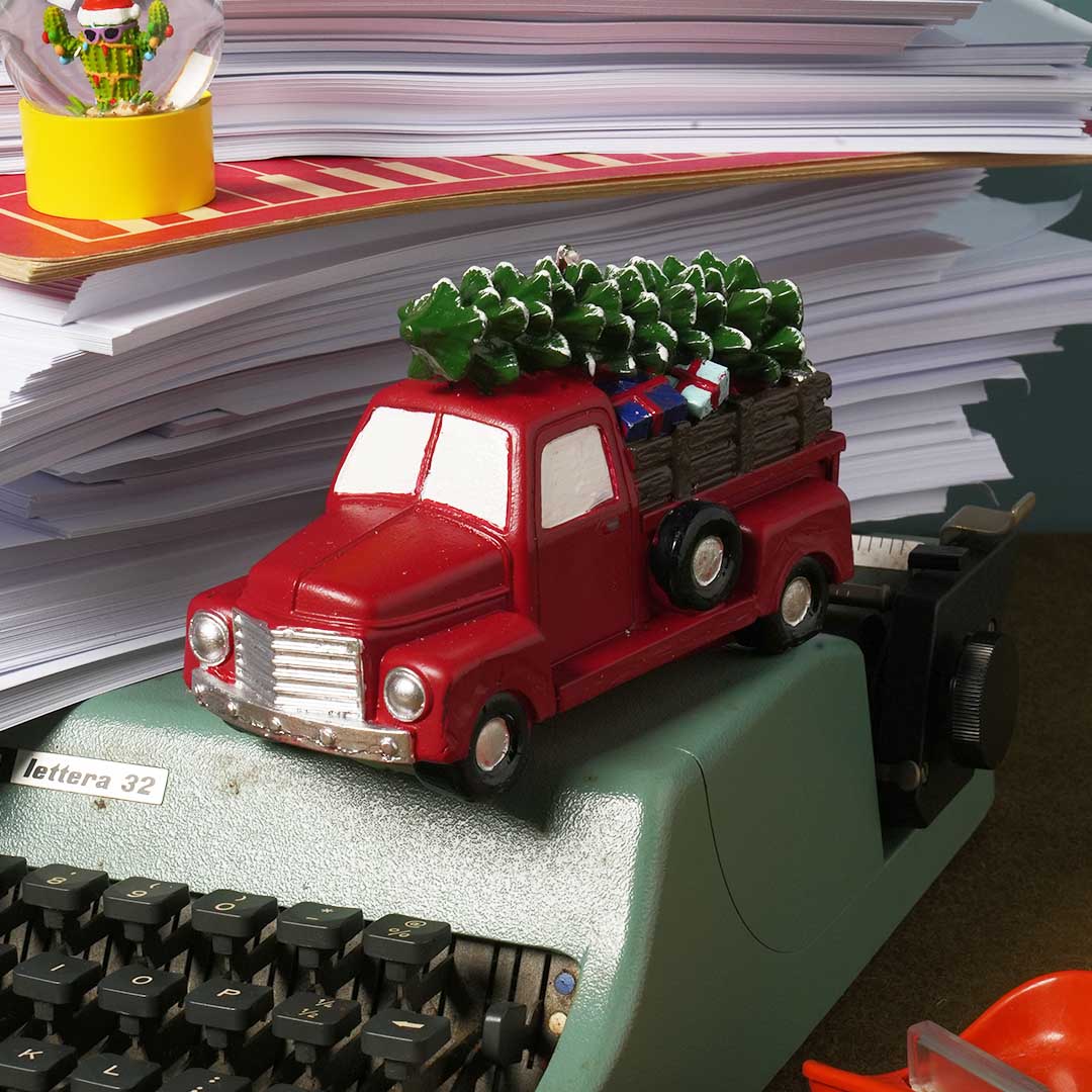 CRAFT CANDLE TRUCK CARRYING TREE