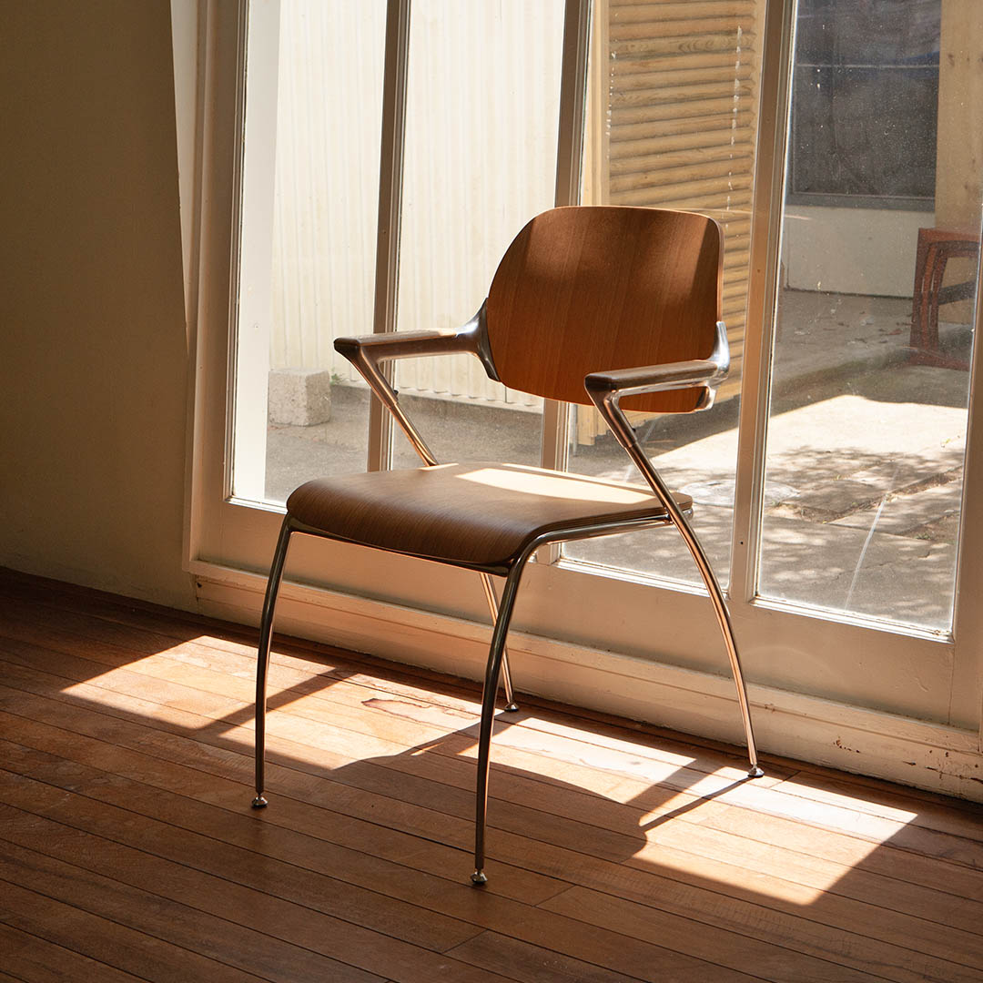 WOOD ALUMINUM ARM CHAIR OAK