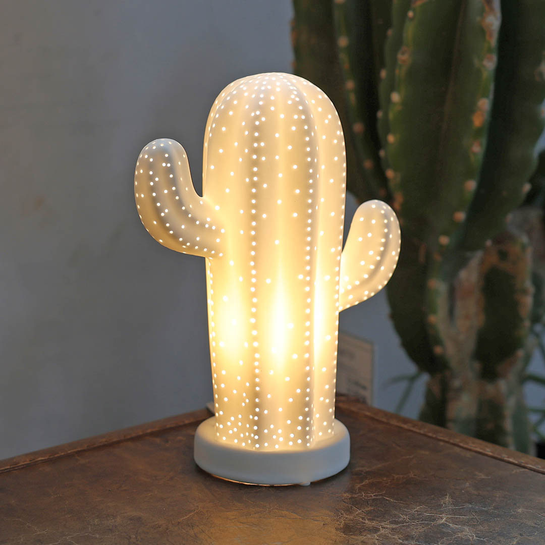 PORCELAIN CACTUS LIGHT MAT WHITE