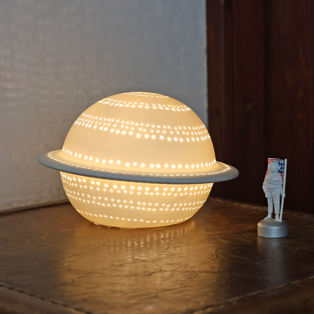 PORCELAIN SATURN LIGHT MAT WHITE