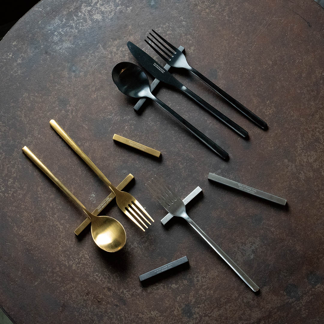 CUTLERY REST SQUARE L110 MATT GOLD