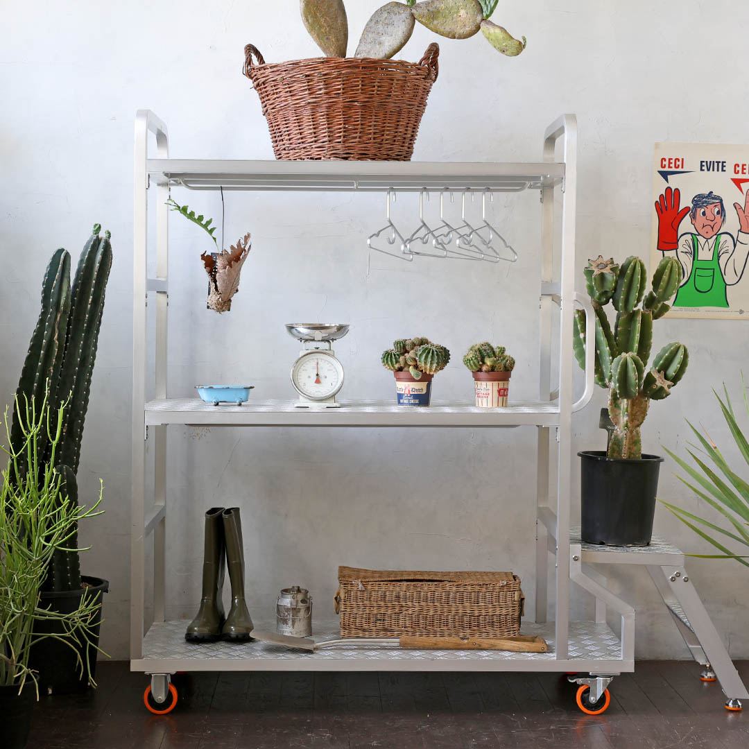 ALUMINUM SHELF WITH STEP