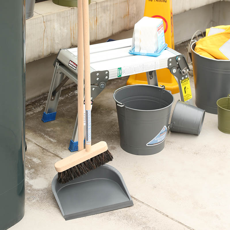 DUSTPAN & BROOM GRAY