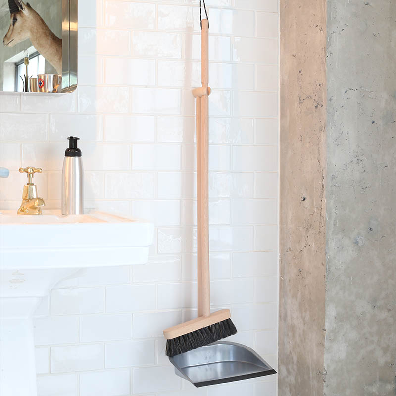 DUSTPAN & BROOM SILVER