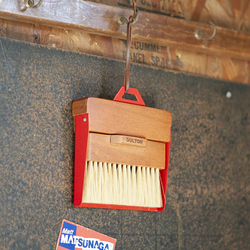 DUSTPAN AND BRUSH RED