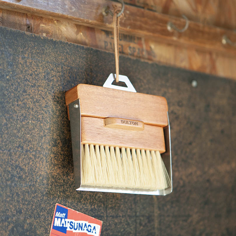 DUSTPAN & BRUSH VIBRATION