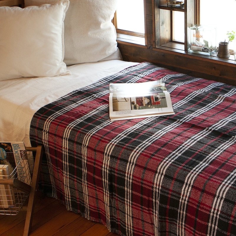 ACRYLIC BLANKET -B