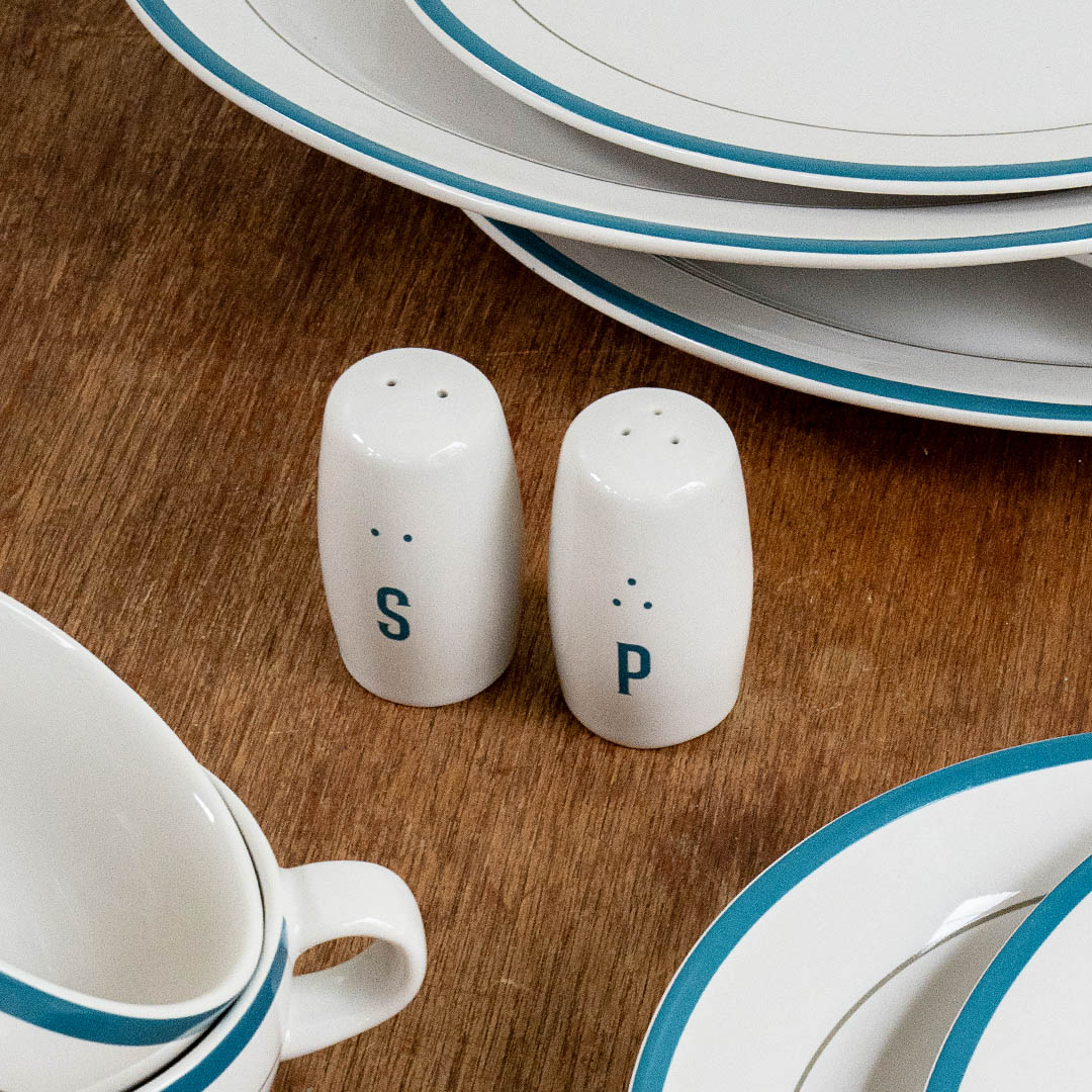 U/C SALT&PEPPER SHAKER SET BREEZE