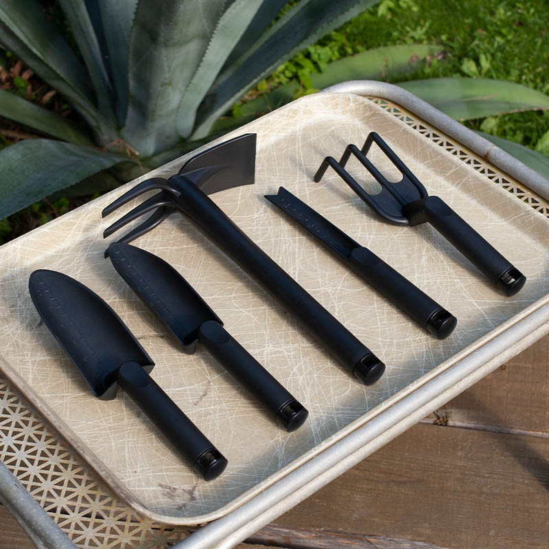 PLASTIC TROWEL