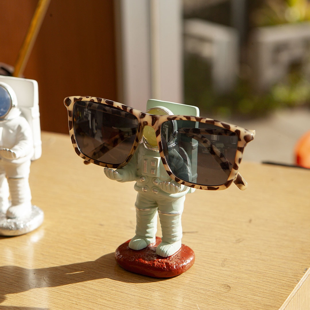 ASTRONAUT GLASSES HOLDER SAGE GREEN