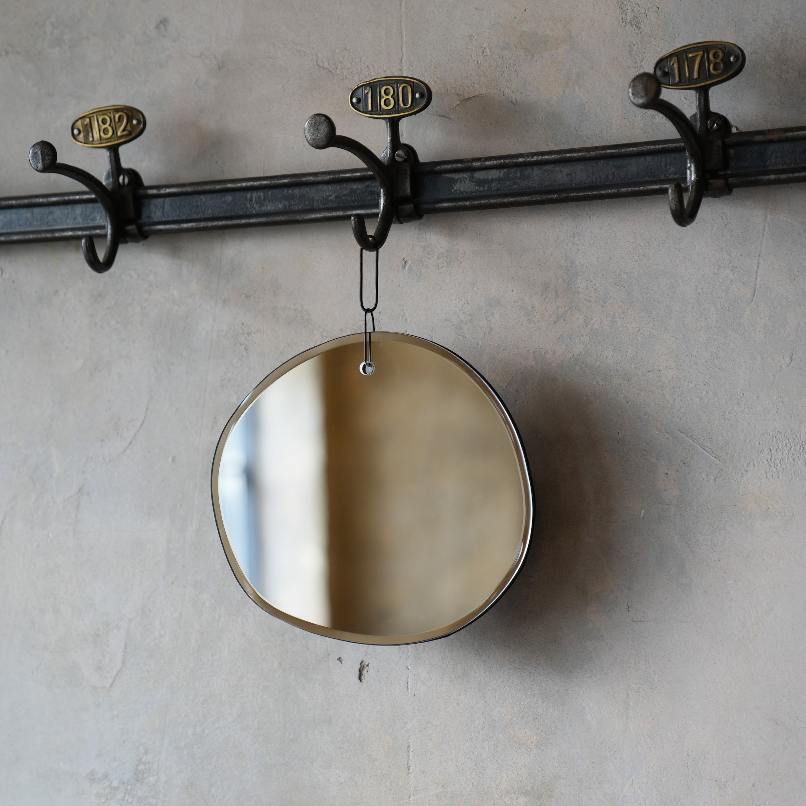 HANGING MIRROR FLOATING CLOUD OVAL