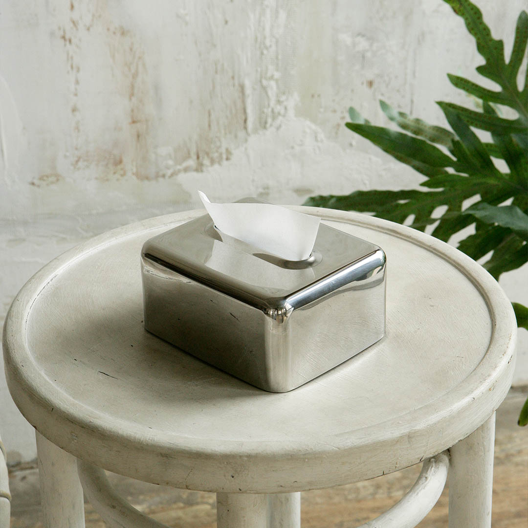 TISSUE DISPENSER HALF