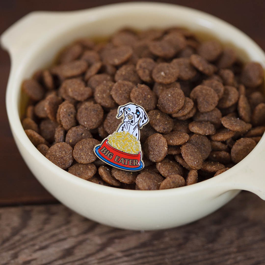 PINS BIG EATER DOG