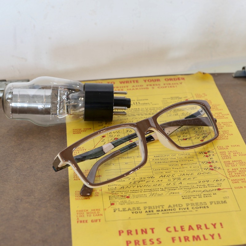 READING GLASSES BROWN 2.5