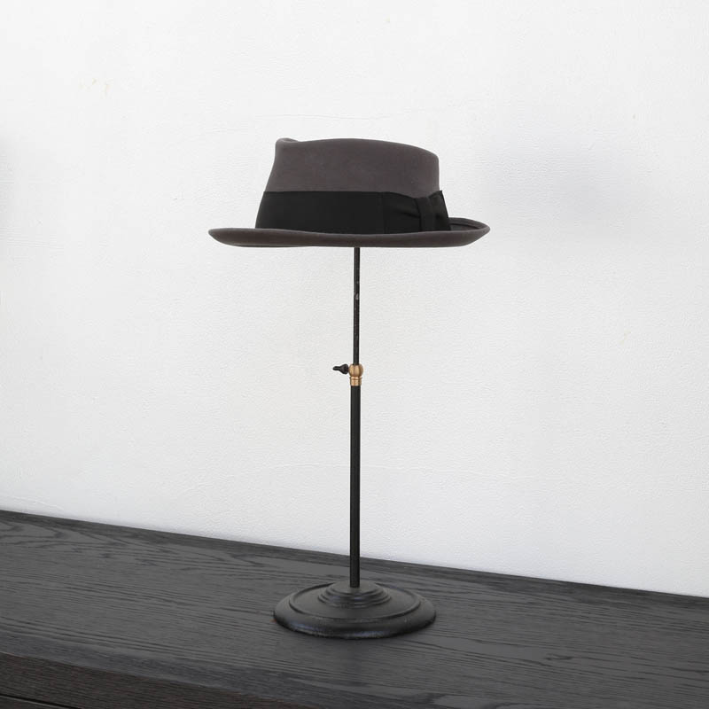 TELESCOPING HAT STAND