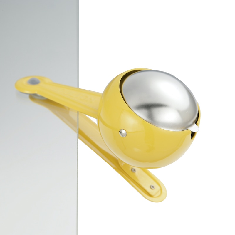 WINDPROOF CLIP ASHTRAY YELLOW