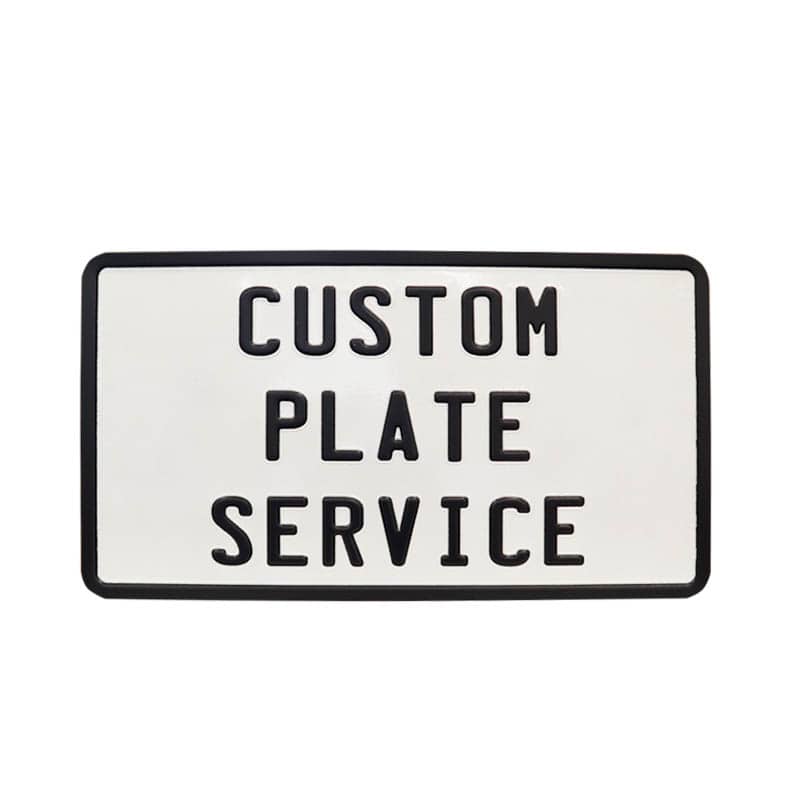 EMBOSS HOUSE PLATE TRIPLE WHITE/BLACK