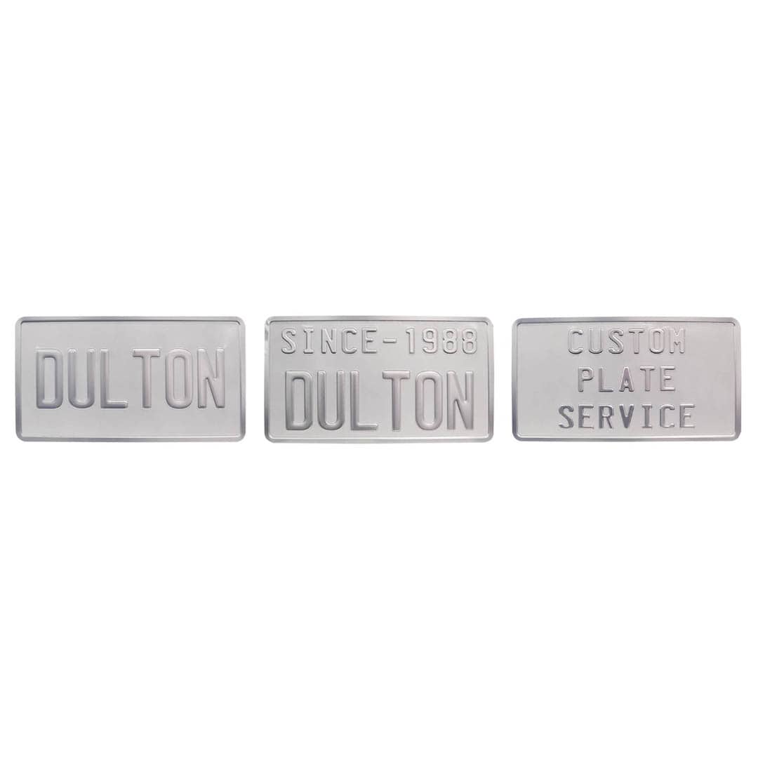 EMBOSS HOUSE PLATE WHITE/SILVER