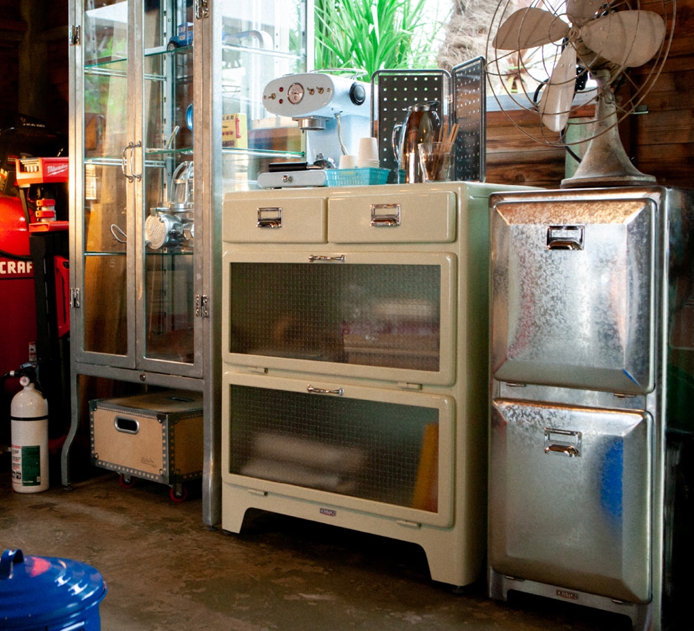 CABINET