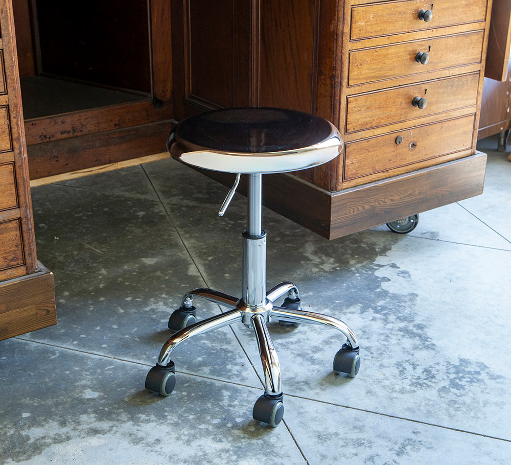 STEEL STOOL WITH CASTORS CHROME
