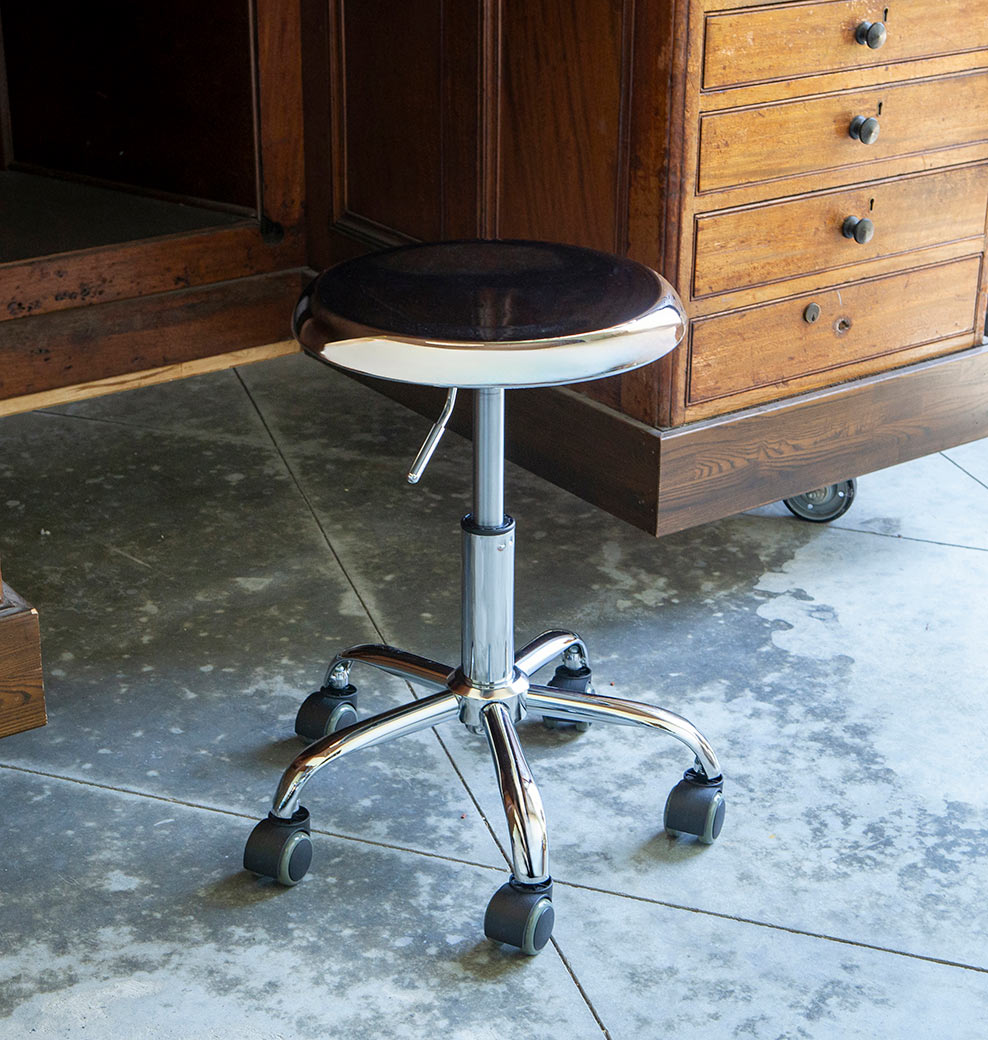 STEEL STOOL WITH CASTORS CHROME
