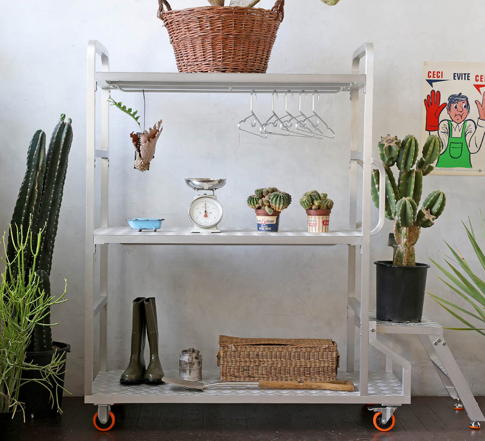 ALUMINUM SHELF WITH STEP