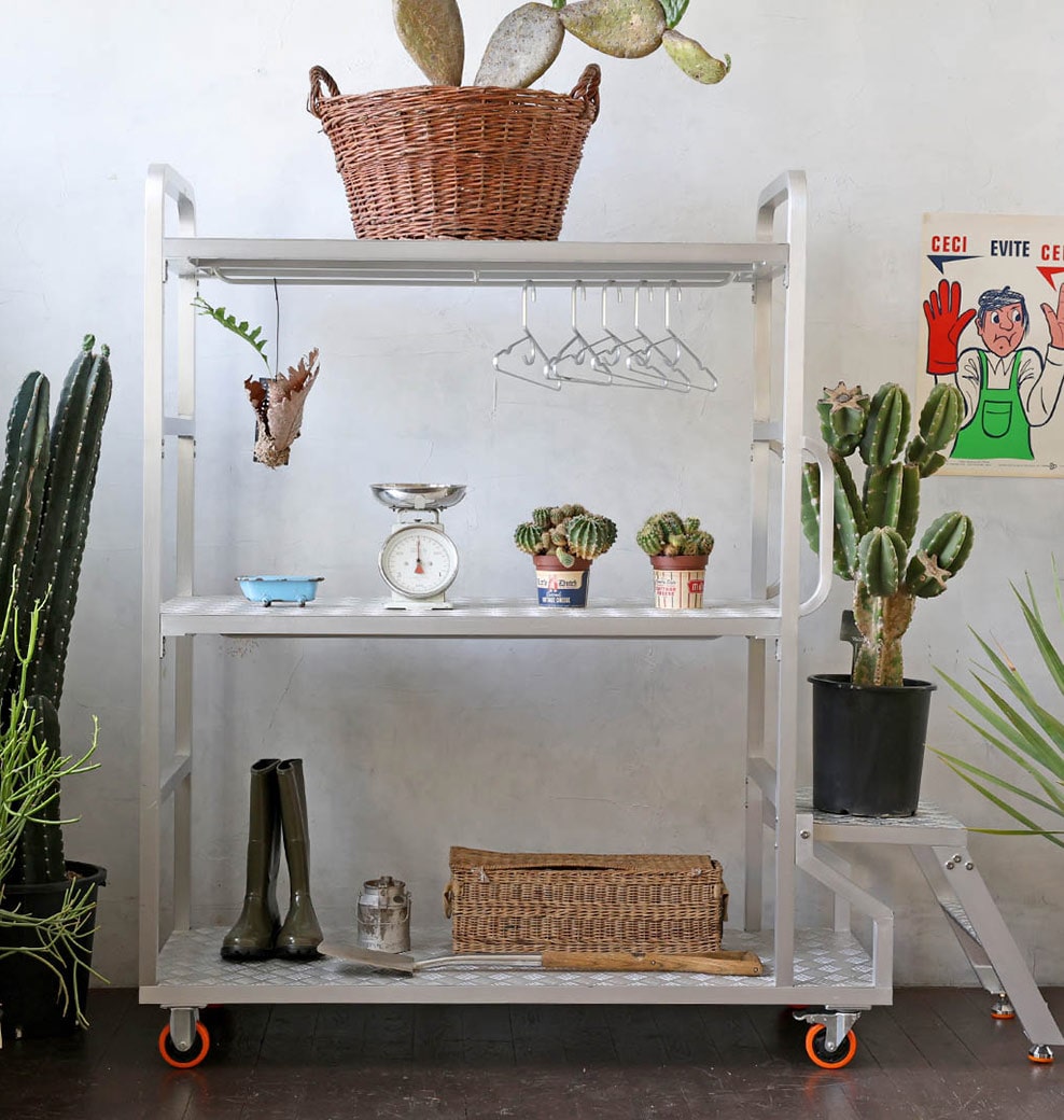 ALUMINUM SHELF WITH STEP