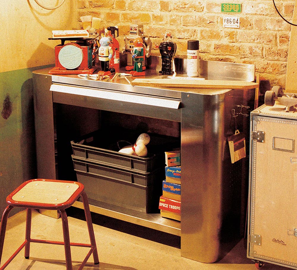 STAINLESS WORK BENCH