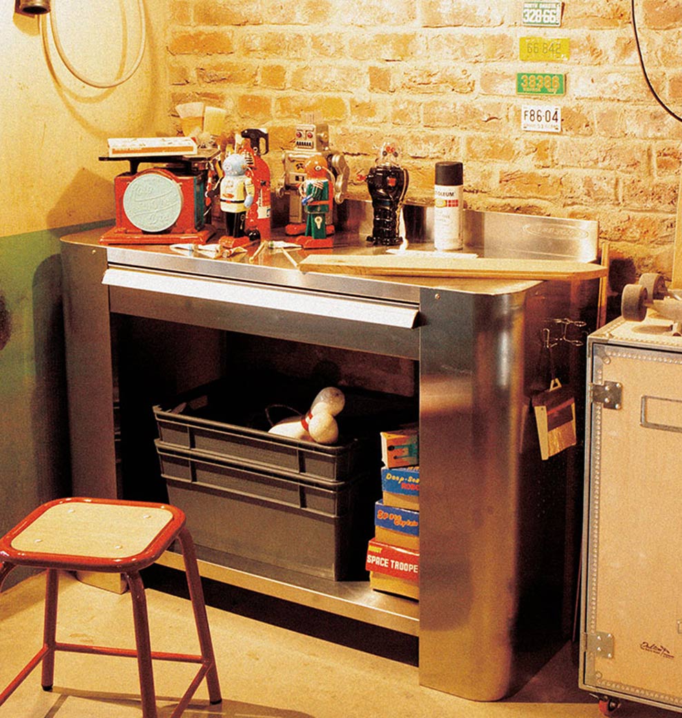 STAINLESS WORK BENCH
